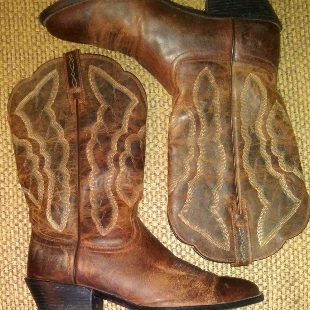 Ariat Womens Heritage R Toe Western Boot Distressed Brown Leather Blue Stitching